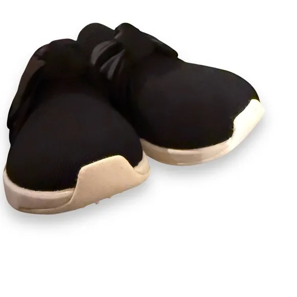 Skechers Girls' Debbie Black Modern Jogger‎ Satin Bow Sneakers Sz 3