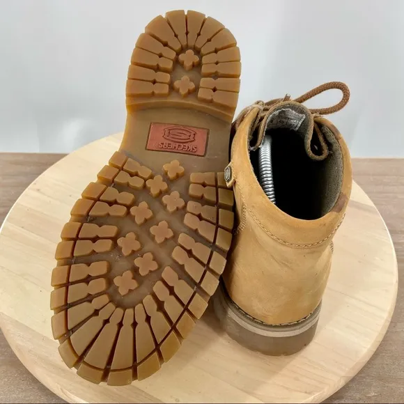 SKECHERS Martyr Shoes size 9 mens, tan