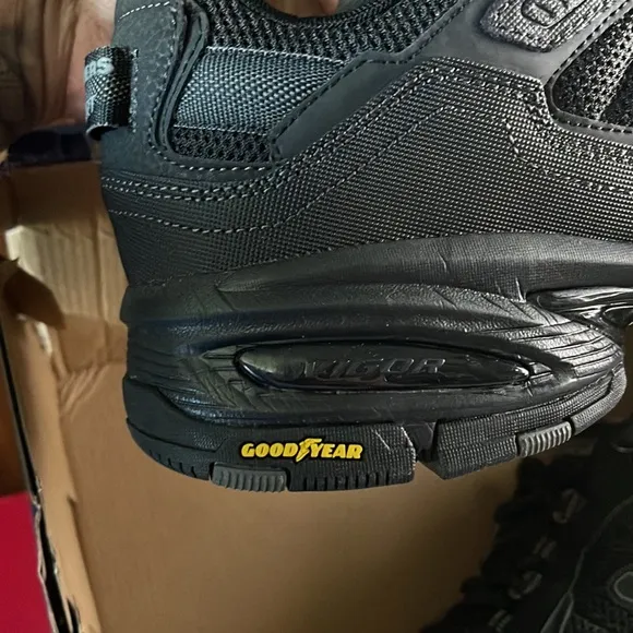 Skechers men's vigor 3.0 good year outsoles wide fit 10