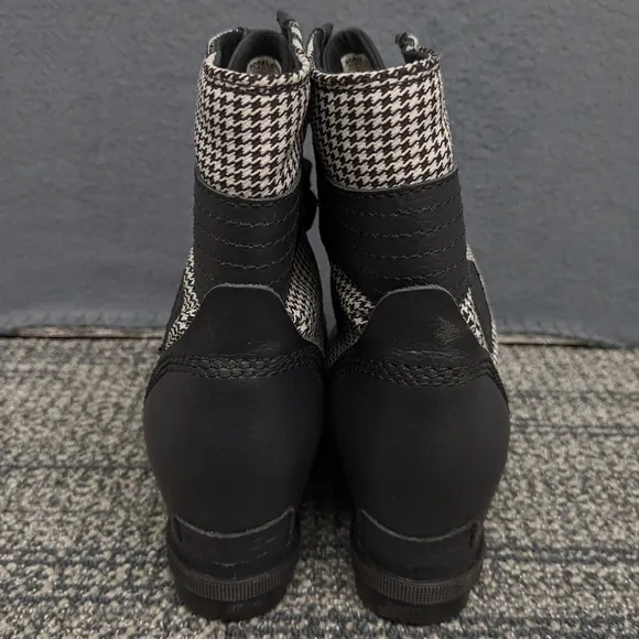Sorel Girls Joan Of Artic Lexie Wedge Boots Black Size 4 Waterproof
