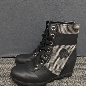 Sorel Girls Joan Of Artic Lexie Wedge Boots Black Size 4 Waterproof