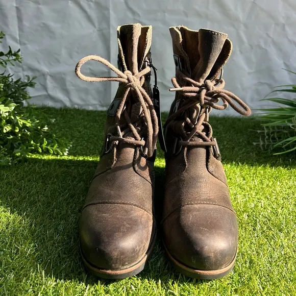 Sorel Joan waterproof Of Arctic Wedge Mid women Sz 8 gently usedBrown Taupe