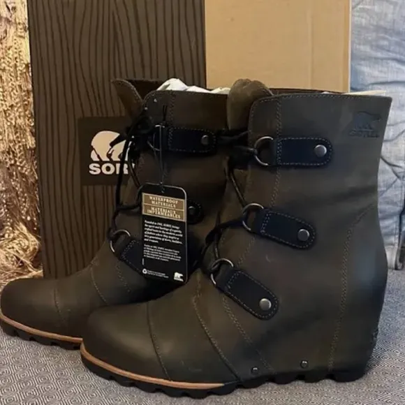 Sorel Joan waterproof Of Arctic Wedge Mid women Sz 8 gently usedBrown Taupe