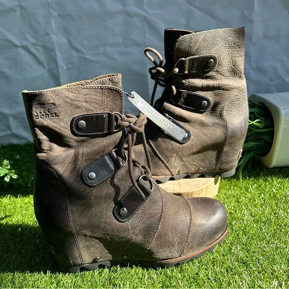 Sorel Joan waterproof Of Arctic Wedge Mid women Sz 8 gently usedBrown Taupe