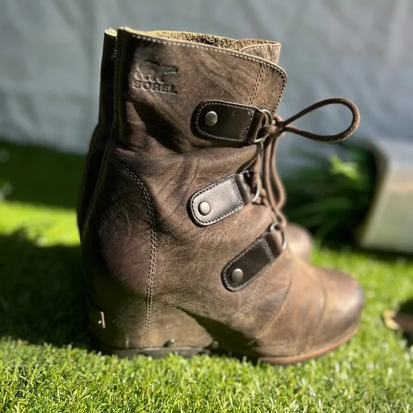 Sorel Joan waterproof Of Arctic Wedge Mid women Sz 8 gently usedBrown Taupe