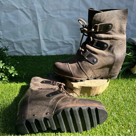 Sorel Joan waterproof Of Arctic Wedge Mid women Sz 8 gently usedBrown Taupe