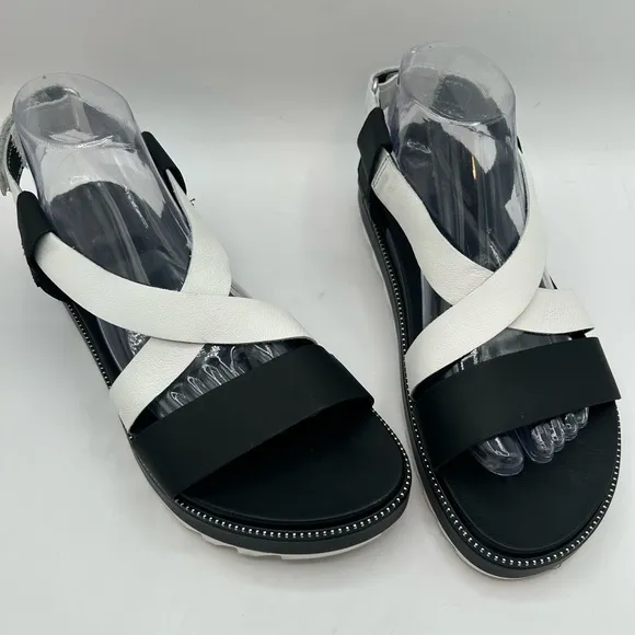 Sorel Roaming Criss Cross Black White Sling backs Sandals Women's Size 10.5