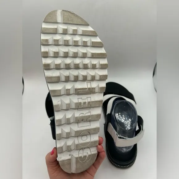 Sorel Roaming Criss Cross Black White Sling backs Sandals Women's Size 10.5