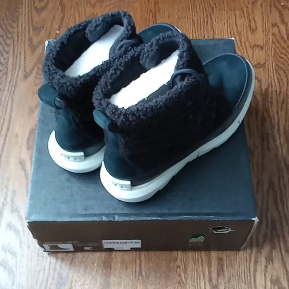 Sorel women's boots-LIGHTLY USED