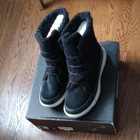 Sorel women's boots-LIGHTLY USED