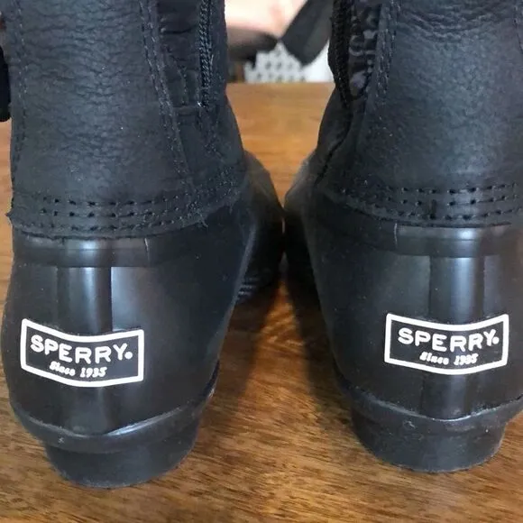 Sperry Saltwater Tall Buckle Nylon Quilt black size 5