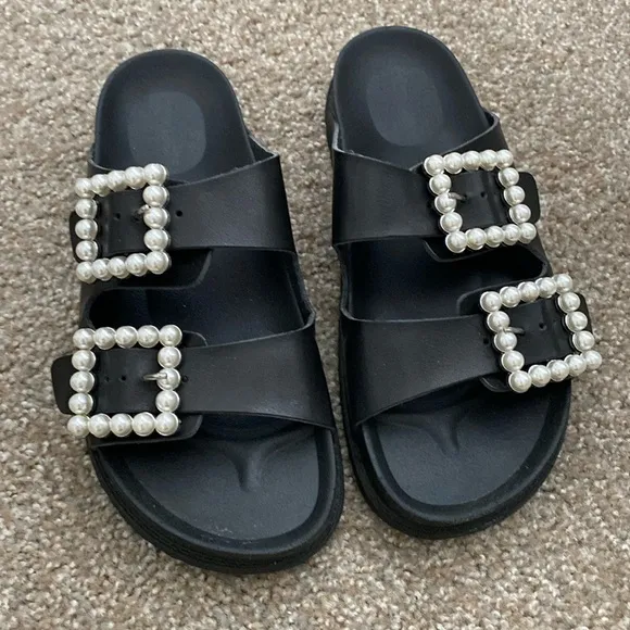 Steve Madden Pearl Buckle Sandals