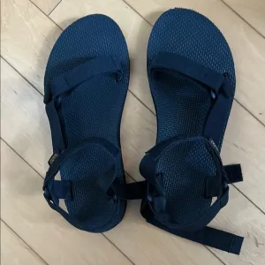 Teva Black original universal sandals, women’s size 8