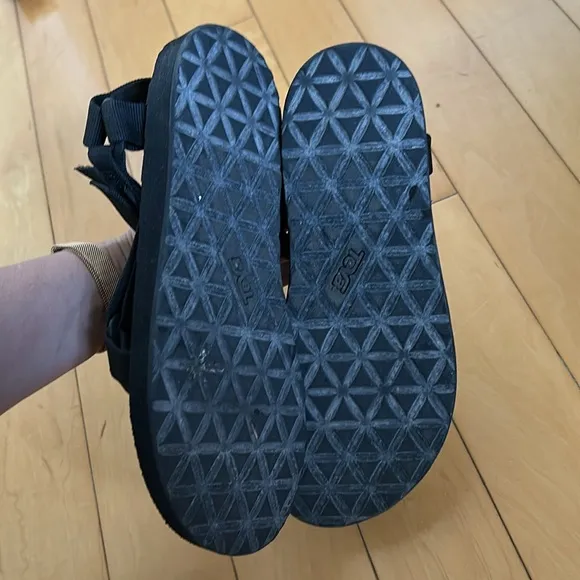 Teva Black original universal sandals, women’s size 8