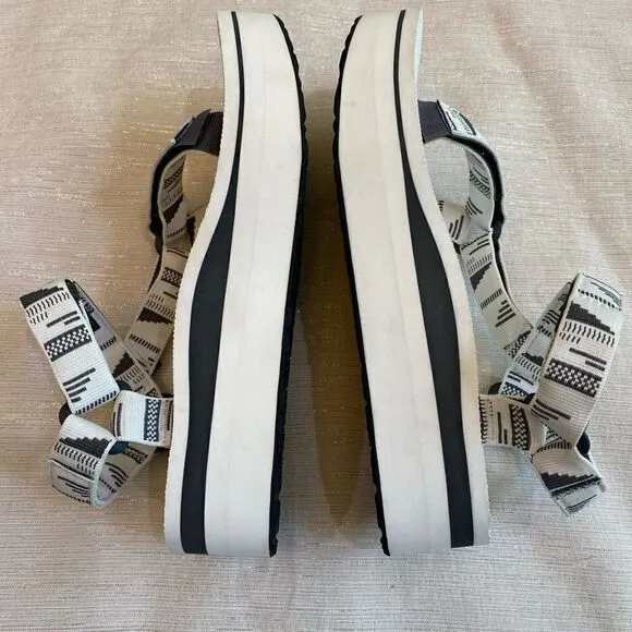 Teva  Chara Flatform Universal Sandals Women Size 9