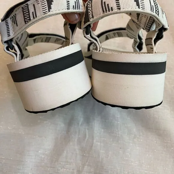 Teva  Chara Flatform Universal Sandals Women Size 9
