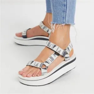 Teva  Chara Flatform Universal Sandals Women Size 9
