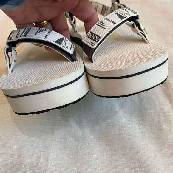 Teva  Chara Flatform Universal Sandals Women Size 9