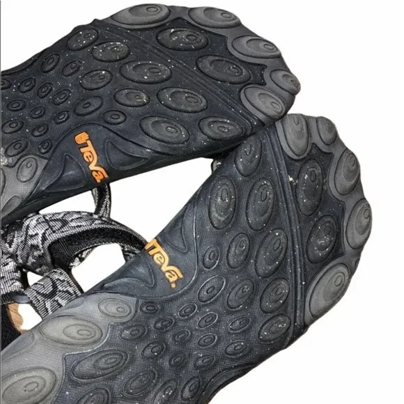 Teva size 8 black camo sandals