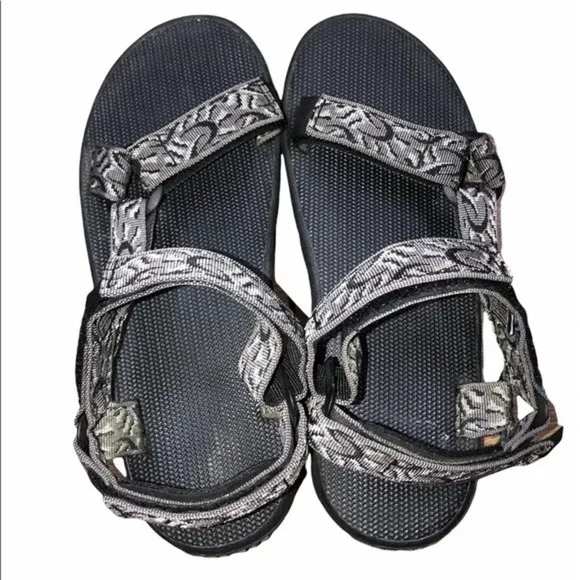 Teva size 8 black camo sandals
