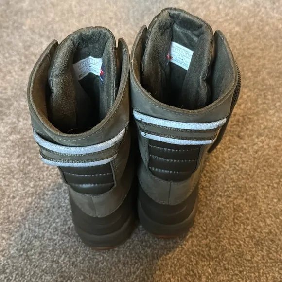 The North Face Women’s Yukiona Mid Boots