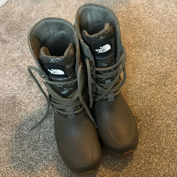 The North Face Women’s Yukiona Mid Boots
