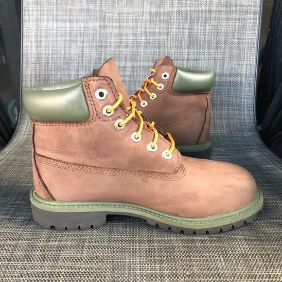 Timberland Juniors 6” Premium Waterproof Leather Boots Little Boys Size 3