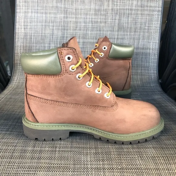 Timberland Juniors 6” Premium Waterproof Leather Boots Little Boys Size 3