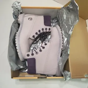 Timberland Women's Premium 6-Inch light purple Size 6 waterproof boot A1VZU