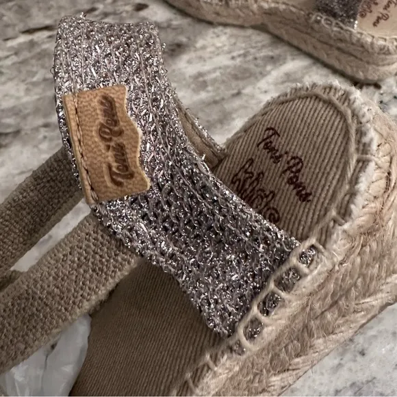 Toni Pons Shiny little girl espadrille in Gold Sz 25/8.5 NWOT