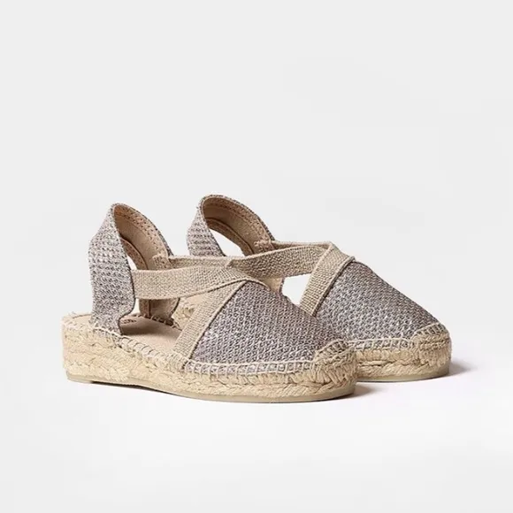 Toni Pons Shiny little girl espadrille in Gold Sz 25/8.5 NWOT