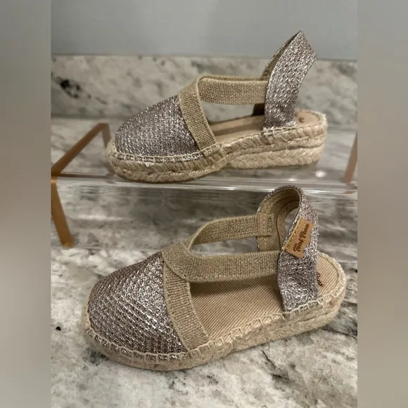 Toni Pons Shiny little girl espadrille in Gold Sz 25/8.5 NWOT