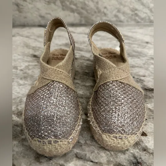 Toni Pons Shiny little girl espadrille in Gold Sz 25/8.5 NWOT