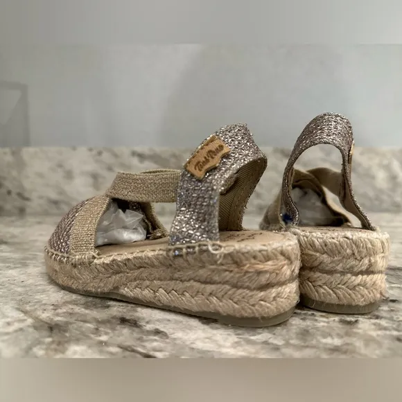 Toni Pons Shiny little girl espadrille in Gold Sz 25/8.5 NWOT