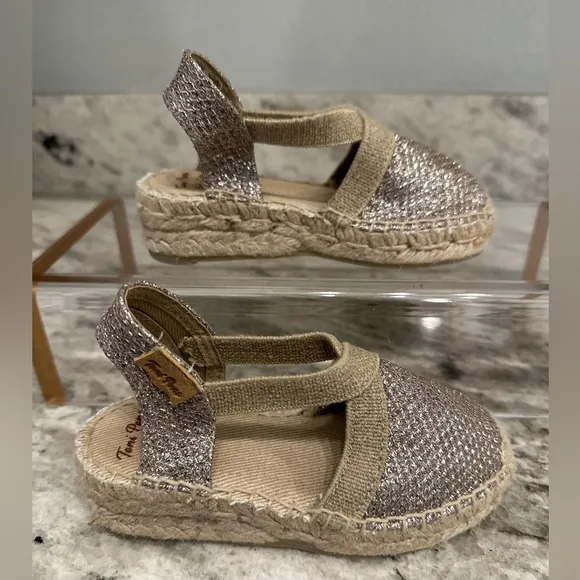 Toni Pons Shiny little girl espadrille in Gold Sz 25/8.5 NWOT