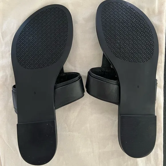 Tory Burch Marsden Flat Thong Sandal shoes Calf Leather black size 9 with dust…