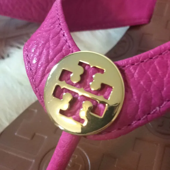 Tory Burch Thora Tumbled Leather Hibiscus/Gold