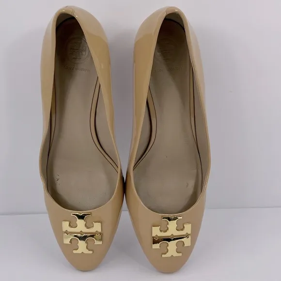 TORY BURCH, TORY BEIGE RALEIGH PUMPS, WITH GOLS LOGO, 1.5 INCH HEELS, SIZE 8-C
