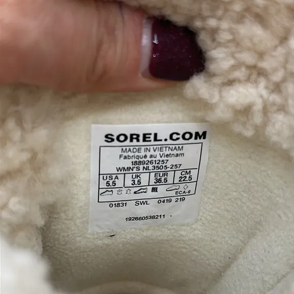 UEC Sorel cream &amp; gold duck boots waterproof shearling lined no box size 5.5