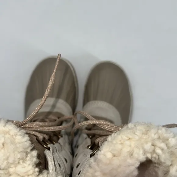 UEC Sorel cream &amp; gold duck boots waterproof shearling lined no box size 5.5