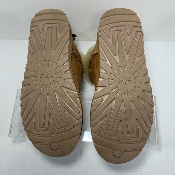 Ugg Bailey Bow II Chestnut Short Boots Womens size 7