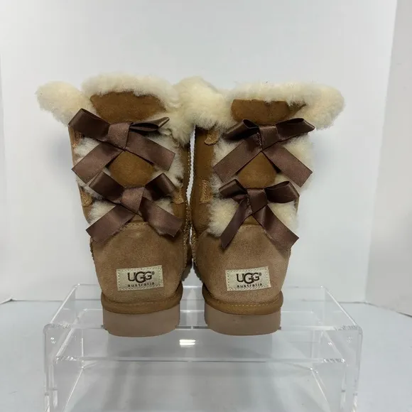 Ugg Bailey Bow II Chestnut Short Boots Womens size 7