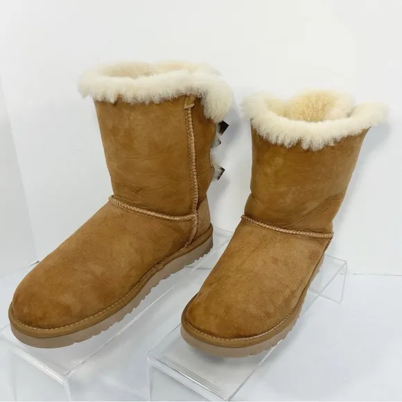 Ugg Bailey Bow II Chestnut Short Boots Womens size 7