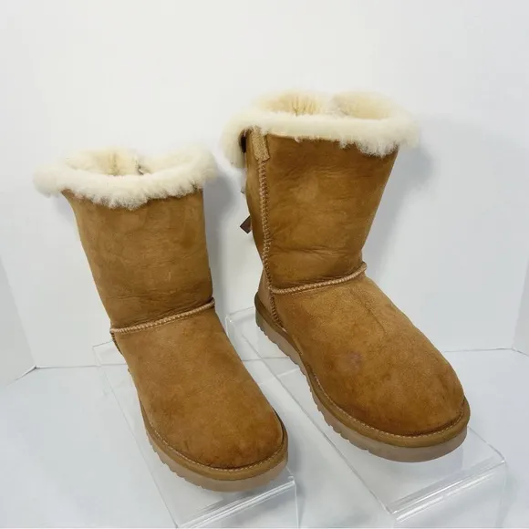 Ugg Bailey Bow II Chestnut Short Boots Womens size 7