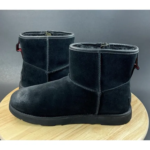 UGG CLASSIC MINI ZIP SHEEPWOOL WATERPROOF WINTER BOOTS, MEN US 9 EUR 42