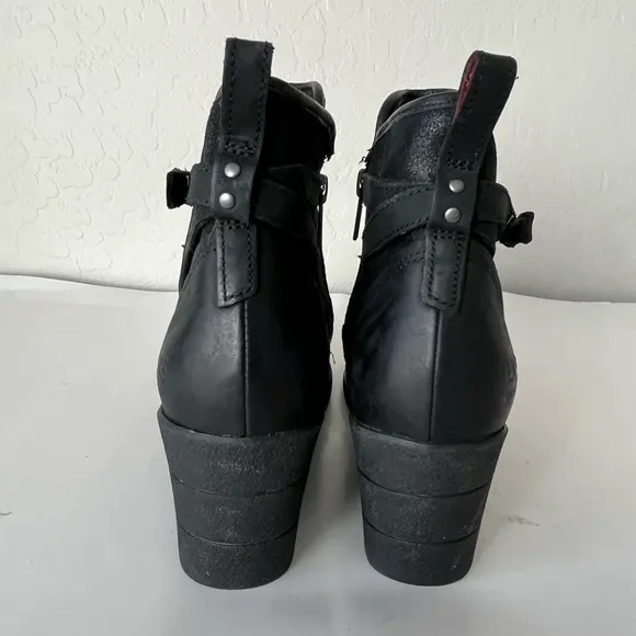 Ugg Emalie Waterproof wedge ankle boots black 10