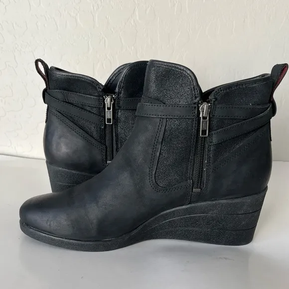 Ugg Emalie Waterproof wedge ankle boots black 10