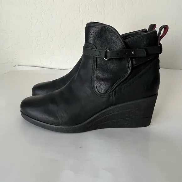 Ugg Emalie Waterproof wedge ankle boots black 10