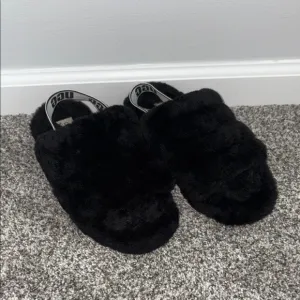 UGG FLUFF YEAH GENUINE SHEARING SLINGBACK SANDALS SLIPPERS BLACK SIZE 7