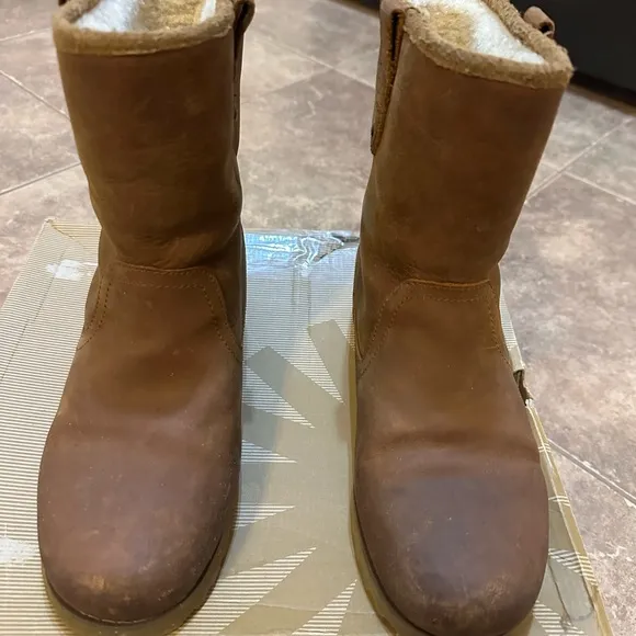 UGG Kid’s K Redwood Boots